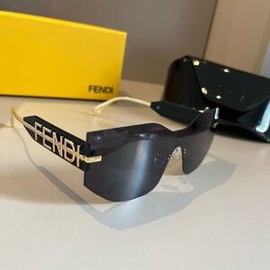 Fendi Sunglasses😎😎😎